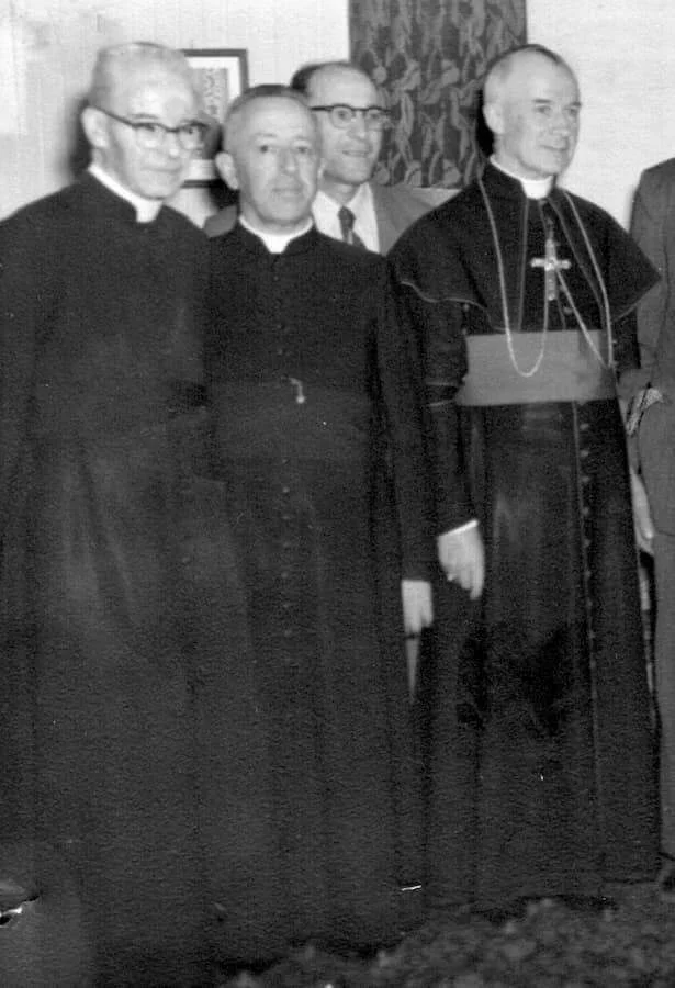 Denis Doucet con Mons. Napoleón-Alexandre Labrie