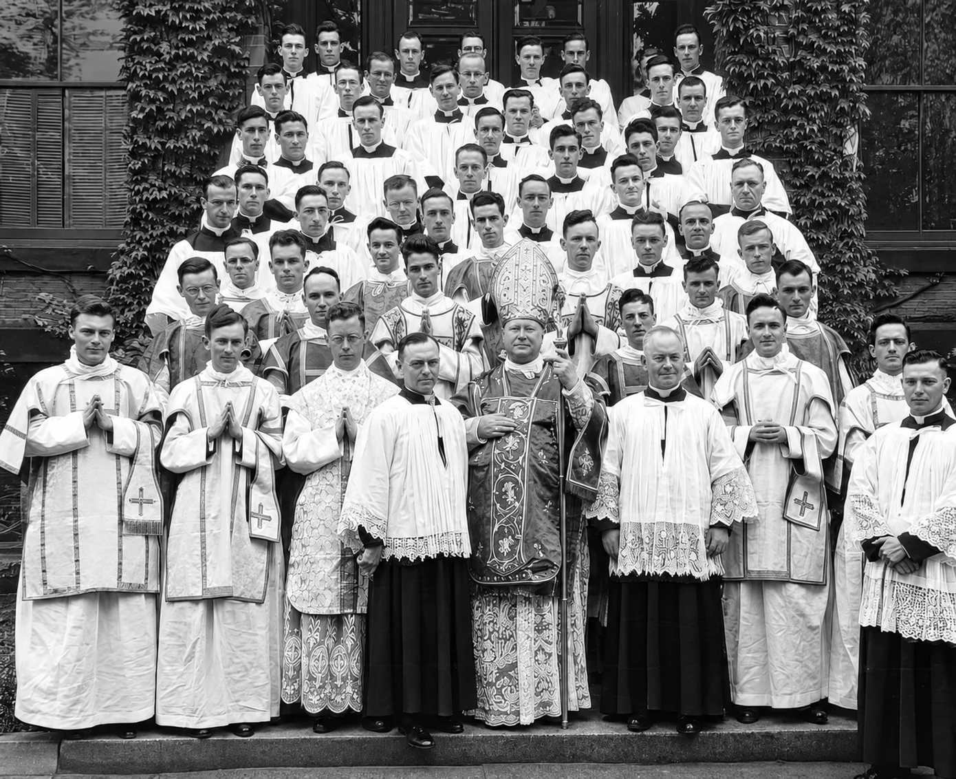 Gruppo degli ordinandi con mons. McNally